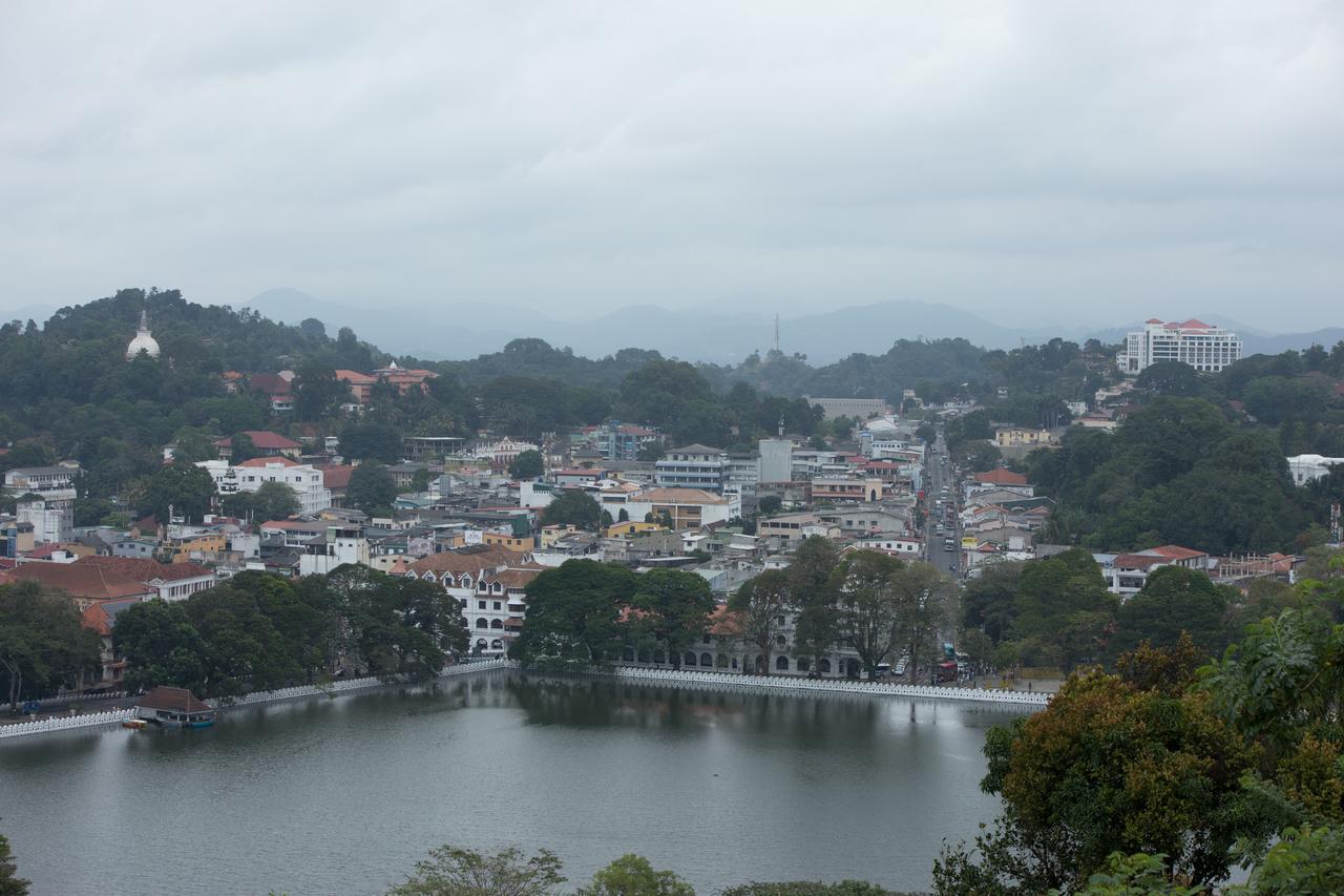 Sandriana Lake View Hotel Kandy Eksteriør bilde