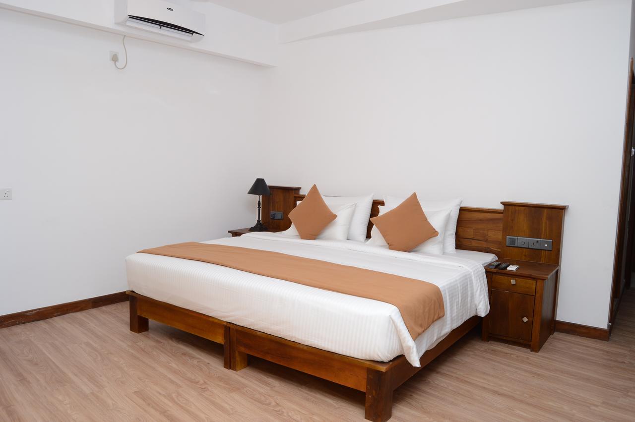 Sandriana Lake View Hotel Kandy Eksteriør bilde
