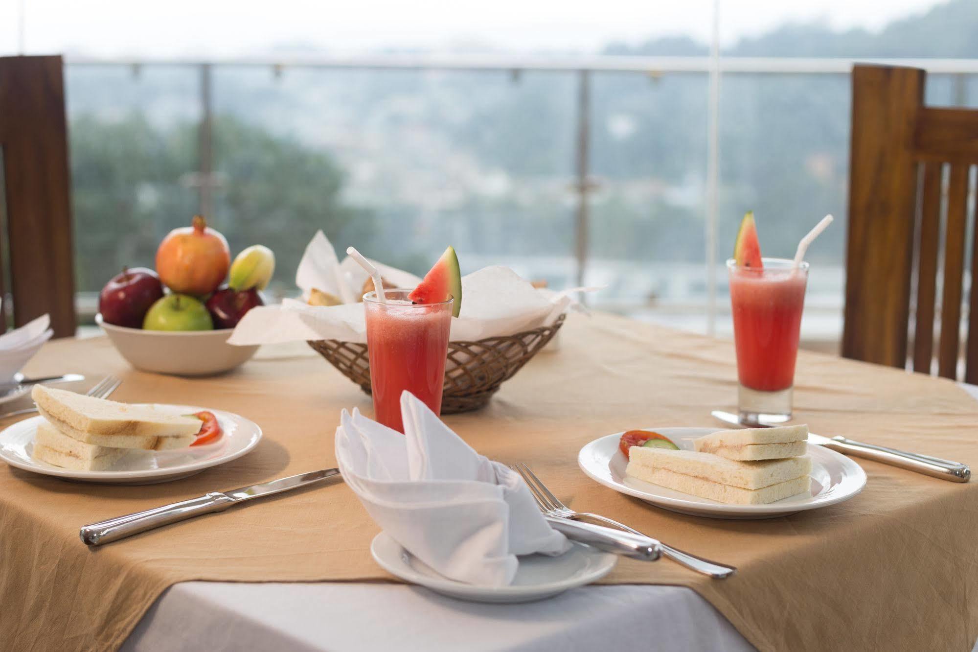 Sandriana Lake View Hotel Kandy Eksteriør bilde