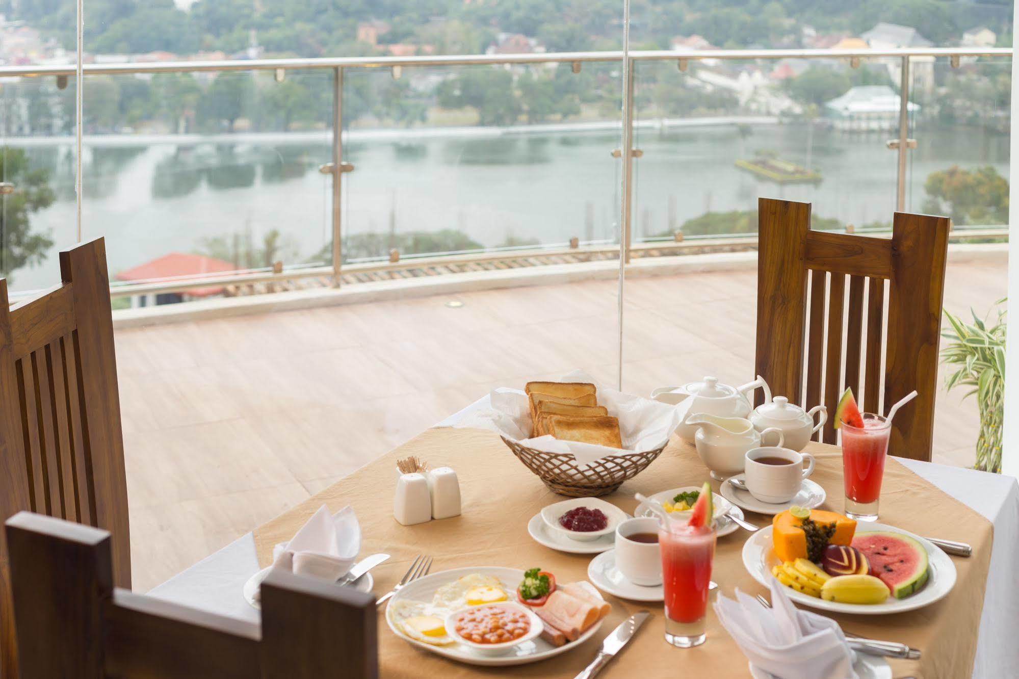 Sandriana Lake View Hotel Kandy Eksteriør bilde