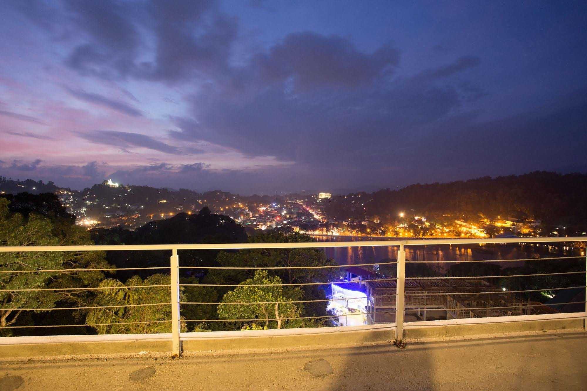 Sandriana Lake View Hotel Kandy Eksteriør bilde